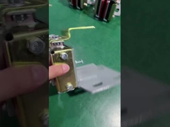 0.4m/S乗客のエレベーターの上昇のローラー ガイド靴のエレベーターの部品